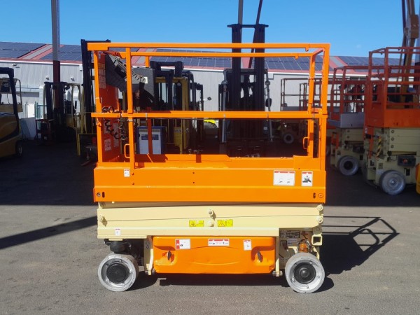 2013 JLG 1930 ES
